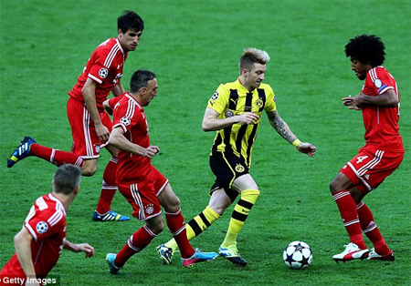 Dortmund đã có những phút đầu chơi lấn lướt trước Bayern