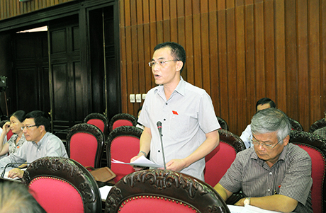 DDaBQH Trần Văn Minh phát biểu tham gia ý kiến vào Luật KH&CN sửa đổi.