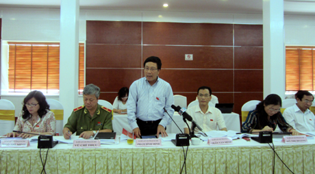 Đại biểu Phạm Bình Minh, Ủy viên T.Ư Đảng, Bộ trưởng Bộ Ngoại giao, tham gia ý kiến về Dự thảo sửa đổi Hiến pháp năm 1992.