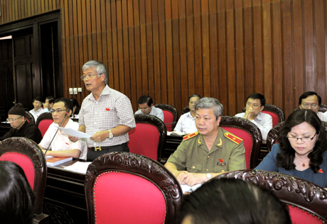 Đại biểu Trần Xuân Hoà tham gia phát biểu tại hội trường về dự án Luật Sửa đổi, bổ sung một số điều của Luật Thuế TNDN.