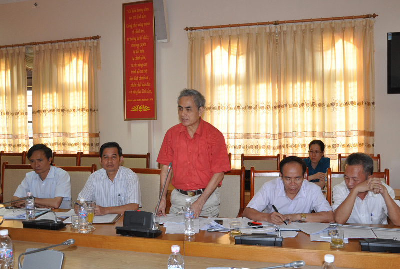 BTV Huyện uỷ Vân Đồn thảo luận các giải pháp thực hiện Nghị quyết T.Ư 4 (khoá XI).