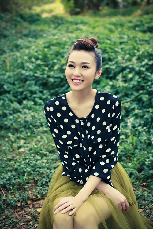 Trong phim, cô đảm nhận vai giám đốc Khánh Ly mạnh mẽ, quyết đoán
