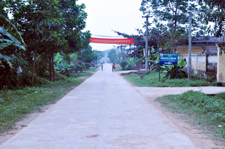 Đường vào các thôn, bản ở xã Quảng Lâm (Đầm Hà) đều đã được bê tông hoá.