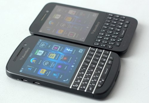 Màn hình của BlackBerry Q5 sắc nét nhưng hiển thị không tốt ngoài trời như Q10.