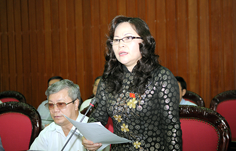 Đại biểu Ngô Thị Minh, Phó Chủ nhiệm Ủy ban Văn hóa, Giáo dục, Thanh niên, Thiếu niên và Nhi đồng của Quốc hội phát biểu tại thảo luận.