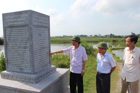Đồng chí Nguyễn Văn Đọc, Chủ tịch UBND tỉnh kiểm tra khu bãi cọc Yên Giang.