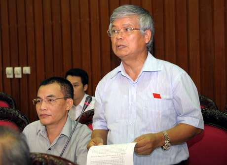 Đại biểu Trần Xuân Hòa phát biểu tại hội trường.