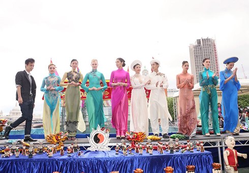 Vietnamese-Swiss designer Lan Tschirky also attends the show, bringing ethnic minority brocade material into her designs