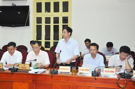 Giám đốc Sở KH&ĐT Trần Văn Lâm báo cáo về nhiệm vụ quy hoạch TP Móng Cái.