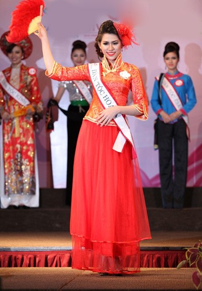 Thoòng Cooc Dinh tại vòng chung kết Hoa hậu các dân tộc Việt Nam.