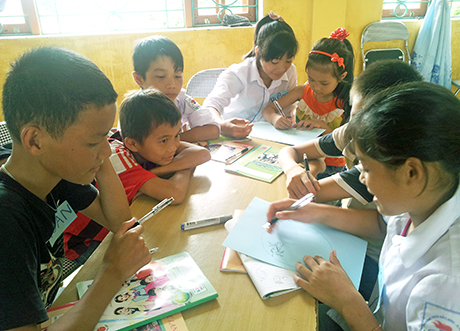 Học sinh xã Hải Lạng (Tiên Yên) trong lớp học kỹ năng sống dịp hè 2013.