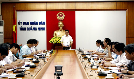 Đồng chí Nguyễn Văn  Thành, Phó Chủ tịch UBND tỉnh chủ trì cuộc họp.