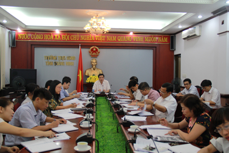 Đồng chí Nguyễn Đức Long, Phó Bí thư Tỉnh ủy, Chủ tịch HĐND tỉnh phát biểu tại buổi họp.