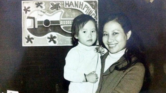 Khánh Linh hồi nhỏ với mẹ - NSƯT Vũ Dậu