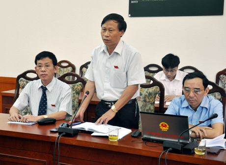 Thảo luận tại tổ Hạ Long - Hoành Bồ tại kỳ họp thứ 9, HĐND tỉnh khoá XII (Đại biểu Phạm Văn Mật, tổ Hạ Long phát biểu tại phiên thảo luận).