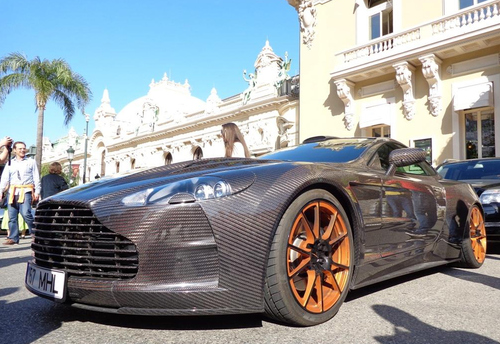 DB9 Mansory Cyrus phiên bản sợi carbon xuất hiện ở Monaco. Ảnh: Autoblog.nl.
