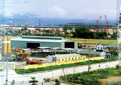 Giai đoạn1991-1995 là thời kỳ mở đầu sự hợp tác, liên doanh đầu tư với nước ngoài trên địa bàn tỉnh. Tính đến năm 1995, đã có 12 dự án đầu tư nước ngoài vào Quảng Ninh với tổng vốn đầu tư nước ngoài là hơn 140 triệu USD... Trong ảnh: Khu công nghiệp Cái Lân, một trong những trung tâm thu hút vốn đầu tư nước ngoài lớn nhất ở Quảng Ninh.