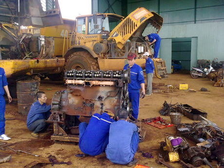 Sửa chữa máy mỏ ở Công ty CP Than Hà Tu - Vinacomin.