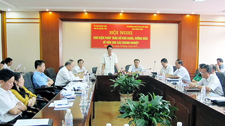 Lãnh đạo NHNN chi nhánh Quảng Ninh giải đáp ý kiến của doanh nghiệp TX Quảng Yên.