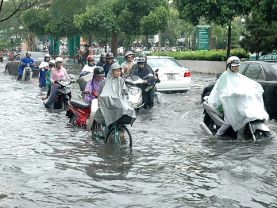 Cảnh ngập úng ở TPHCM. ảnh: huy thịnh.