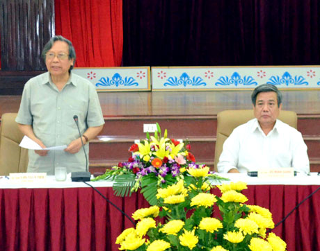 Giáo sư-Tiến sĩ khoa học Lưu Trần Tiêu, Chủ tịch Hội đồng Di sản văn hóa Quốc gia kết luận buổi làm việc.