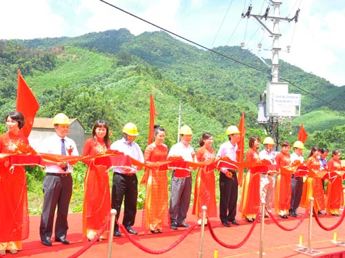 Cắt băng khánh thành Dự án đầu tư xây dựng hệ thống lưới điện nông thôn tỉnh Quảng Ninh