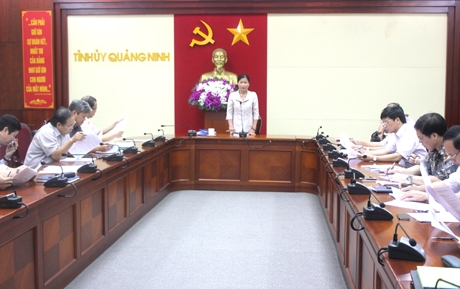 Đồng chí Đỗ Thị Hoàng, Phó Bí thư Thường trực Tỉnh ủy, Trưởng đoàn ĐBQH tỉnh phát biểu tại buổi hội thảo.