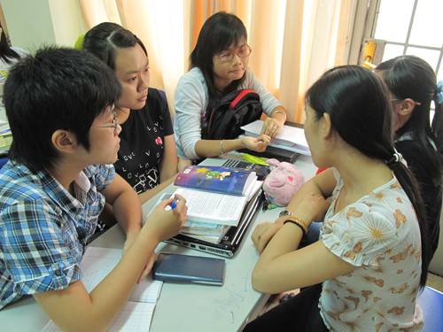 Sinh viên hiện đang phải học nhiều môn nặng tính lý thuyết, thiếu thực tế - Ảnh: Đào Ngọc Thạch