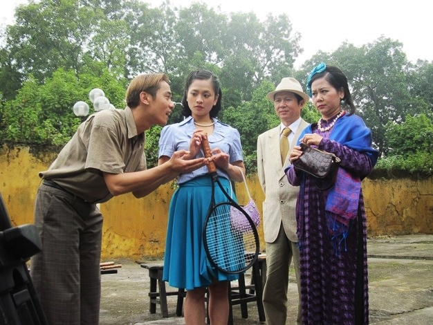 Diễn viên Việt Bắc vai Xuân tóc đỏ trong một cảnh quay phim Trò đời. - See more at: http://vtv.vn/Truyen-hinh/Viet-Bac-Vai-Xuan-toc-do-giup-toi-truong-thanh-hon/82207.vtv#sthash.g9Zs3LnM.dpuf
