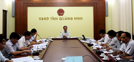 Đồng chí Đỗ Thông, Phó Chủ tịch Thường trực UBND tỉnh, Chủ tịch Hội đồng thẩm định phát biểu tại cuộc họp.