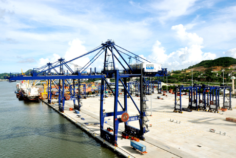 Rồi cầu tàu 2, 3, 4 cảng Cái Lân có tổng mức đầu tư 3.234 tỷ đồng là một bến container tiêu chuẩn quốc tế với công nghệ quản lý, khai thác chuyên nghiệp được trang bị hệ thống xếp dỡ hàng hoá hiện đại nhất thế giới hiện nay.