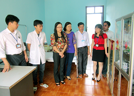 Đoàn giám sát Ban VHXH (HĐND tỉnh) khảo sát tại Phòng Y tế Trường THCS Đồn Đạc (Ba Chẽ).