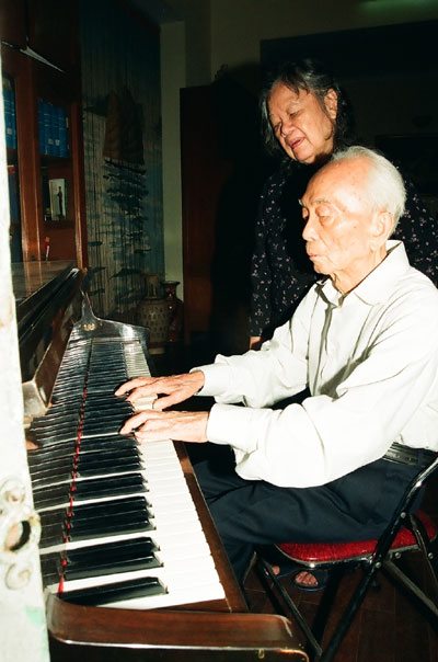 Nhà báo Trần Hồng cho biết, ông rất thích tấm ảnh Phút thảnh thơi của Đại tướng bên cây đàn Piano