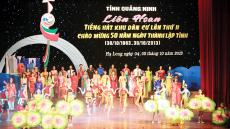 Liên hoan Tiếng hát khu dân cư tỉnh Quảng Ninh lần thứ II - một trong các hoạt động tiêu biểu chào mừng 50 năm ngày thành lập tỉnh. Ảnh: QNP