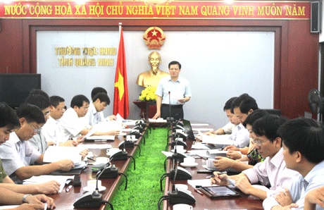 Đồng chí Nguyễn Như Hiền, Phó Chủ tịch Thường trực HĐND tỉnh phát biểu tại cuộc họp 