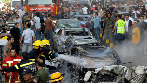 Hiện trường vụ nổ gần Đại sứ quán Iran ở Beirut, Lebanon (Ảnh: Reuters)