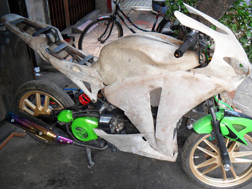 Giàn nhựa trước khi sơn.