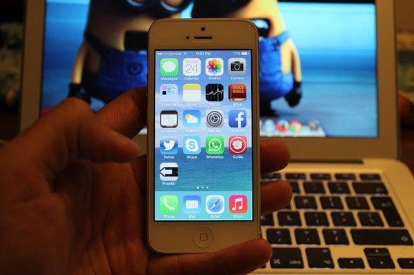 Những thiết bị sử dụng hệ điều hành iOS 7 đã được bẻ khóa thành công nhờ ứng dụng evasi0n 7 mới ra mắt.