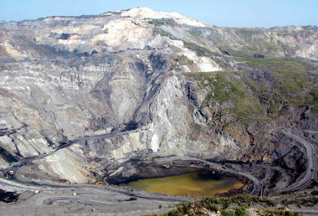 Mỏ than Hà Tu (người Pháp gọi là Mines de Hatou) là một trong các mỏ lộ thiên người Pháp khai thác sớm nhất sau khi chiếm Hòn Gai.