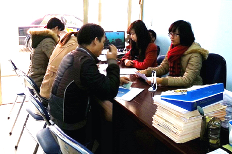 Người lao động đến đăng ký thất nghiệp tại Trung tâm Giới thiệu việc làm Quảng Ninh.