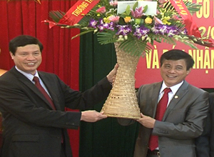 Phó Bí thư Tỉnh ủy, Chủ tịch HĐND tỉnh Nguyễn Đức Long chúc mừng Báo Quảng Ninh nhân kỉ niệm 50 năm ra số đầu