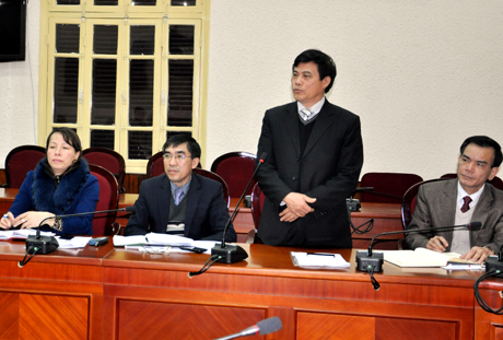Đồng chí Nguyễn Tiến Mạnh, Tổng Biên tập Báo Quảng Ninh phát biểu tại hội nghị.
