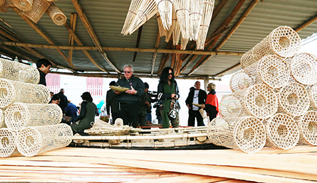 Du khách thăm Làng Nghề truyền thống đan thuyền, đan lờ Hưng Học.jpg