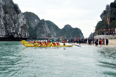 Mặc dù ngư dân tự đứng ra tổ chức nhưng lễ hội đền Bà Men cũng như cuộc đua thuyền chải được tổ chức rất trật tự, hấp dẫn.