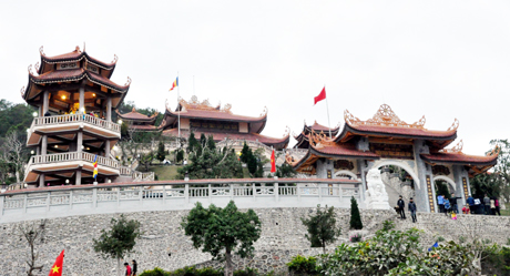 Chùa Cái Bầu  - Thiền Viện Trúc Lâm Giác Tâm - Một điểm đến du lịch thu hút đông đảo du khách thập phương đến Vân Đồn vào đầu xuân.
