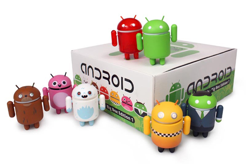 Con robot xanh, biểu tượng của Google Android, được Irina Blok tạo ra vào năm 2007 và lấy cảm hứng từ biển chỉ dẫn nam và nữ tại các nhà tắm.