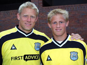 Peter Schmeichel và con trai