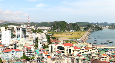 TP Hạ Long được định hướng tiếp tục là trung tâm phát triển kinh tế - văn hoá - xã hội của tỉnh Quảng Ninh trong tương lai. Ảnh: Đỗ Giang