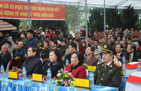 Các đồng chí lãnh đạo Đảng, Nhà nước, tỉnh Quảng Ninh tham dự lễ kỷ niệm 20 năm thành lập huyện Cô Tô.