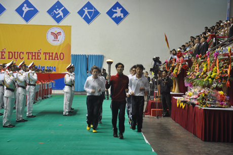 Ngọn đuốc do 10 VĐV tiêu biểu của Quảng Ninh  được lấy từ Đài tưởng niệm các anh hùng liệt sĩ để thắp sáng lên ngọn đuốc Đại hội